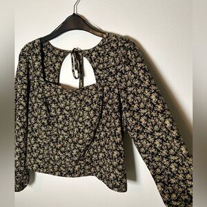 Levi's Black and Cream Floral Cropped Blouse